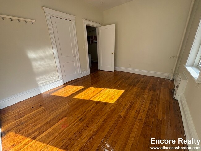 Building Photo - 150 Warren St Unit #35 Rental