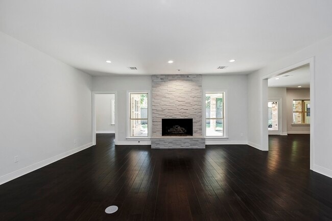 Photo - 810 Herdsman Dr