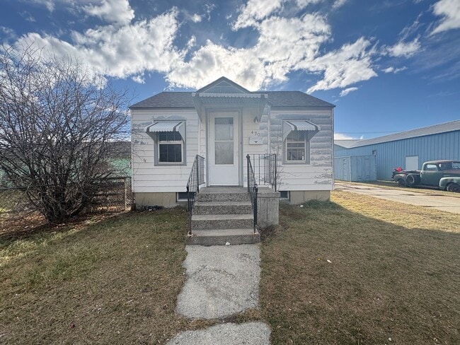 Building Photo - Centrally Located 3 bedroom home