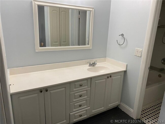 Photo - 290 Racquet Club Rd Unit 205