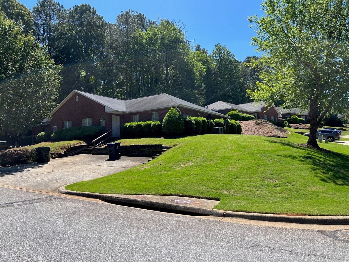 Photo - 3 Bedroom Duplex Available for Fall 2026!