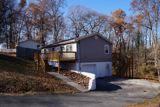 Photo - 6343 Cadbury Dr NW