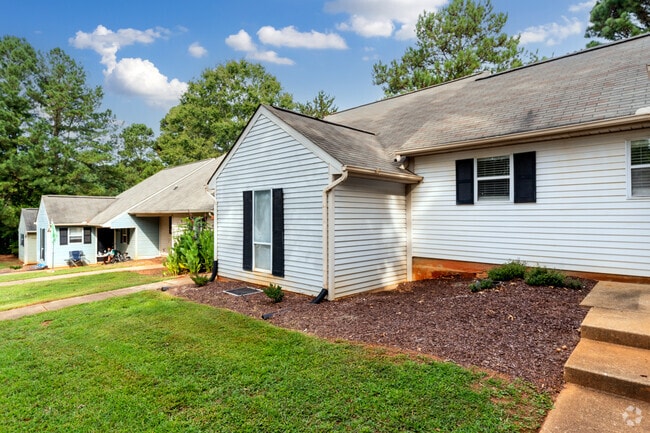 2BR, 2BA-950 SF