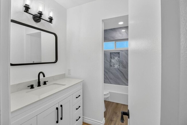 Photo - 806 E 4th Ave