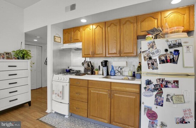 Photo - 2137 Spruce St Unit 7