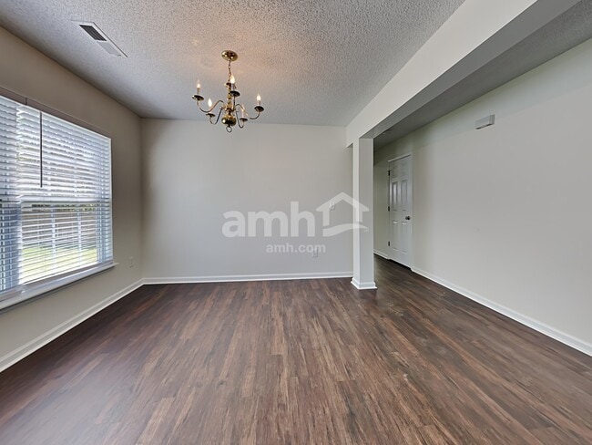 Photo - 5069 Thornton Dr