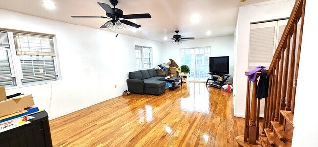 Building Photo - 919 Paterson Plank Rd Rental