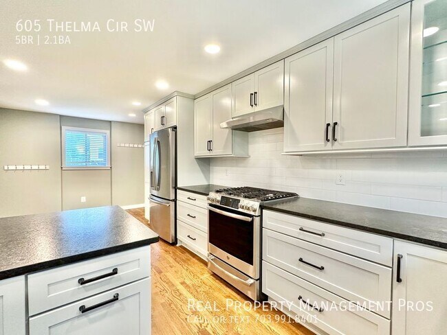 Photo - Stunning Downtown Vienna Split Level- Walk...