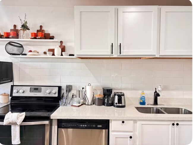 Building Photo - 6835 Avenue Q