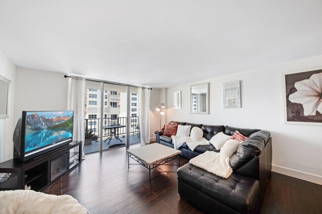 Photo - 1147 Hillsboro Mile Unit 505