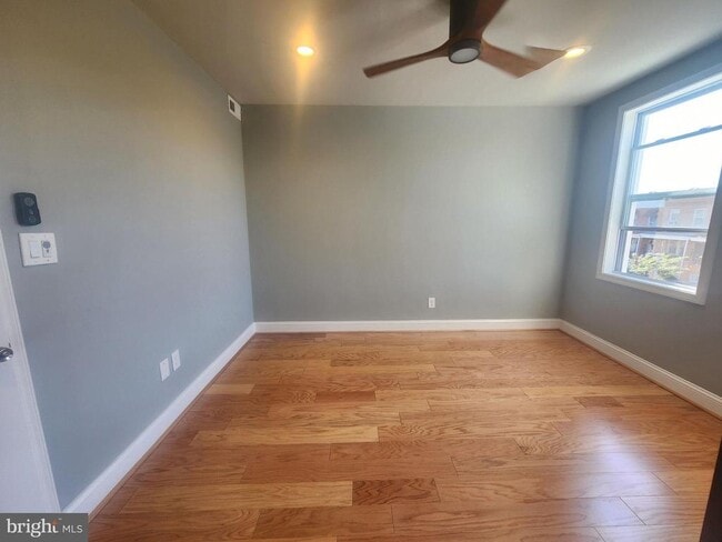 Building Photo - 303 Folcroft St Unit 2