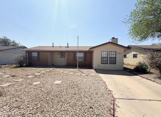 Building Photo - 2 Bed 2 Bath Ready To Move In ASAP!