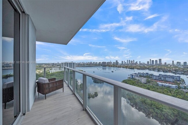 Building Photo - 16385 Biscayne Blvd Unit 2707
