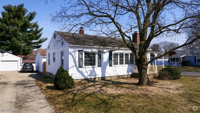 Building Photo - 349 Notre Dame Ave Rental