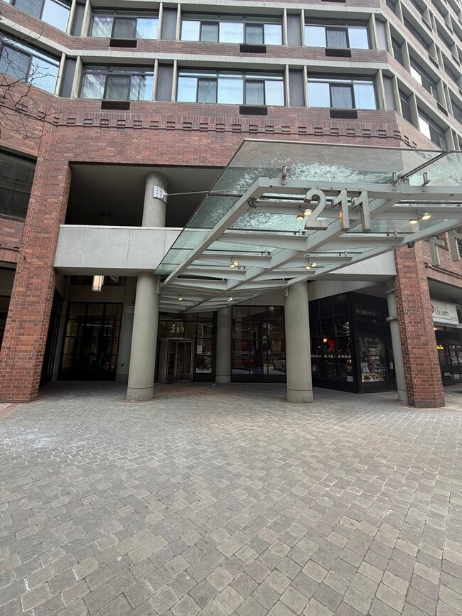 Building Photo - 211 E Ohio St Unit 2425