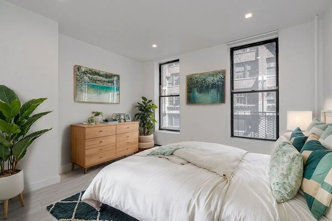 Photo - 314 W 39th St Apartment Unit 2E