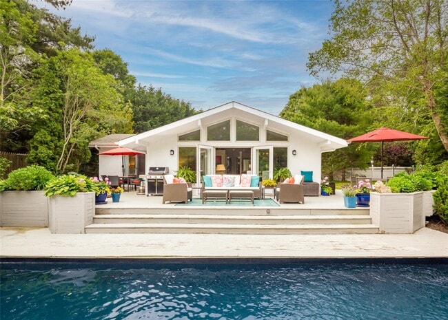Photo - 21 Hillover Rd E