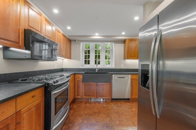 Photo - 259 Mt Auburn St House