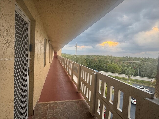 Photo - 441 SE 3rd St Unidad 505