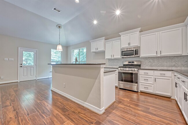 Photo - 150 W Heritage Mill Cir