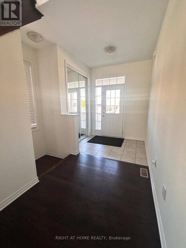 Photo - 516 Equestrian Way