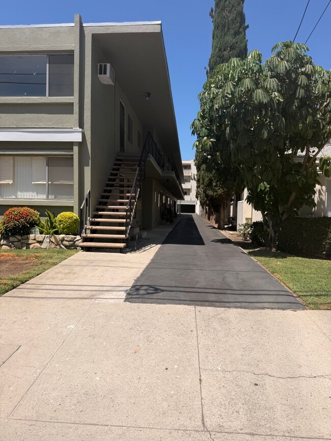 5019 Klump Ave Unit Front view