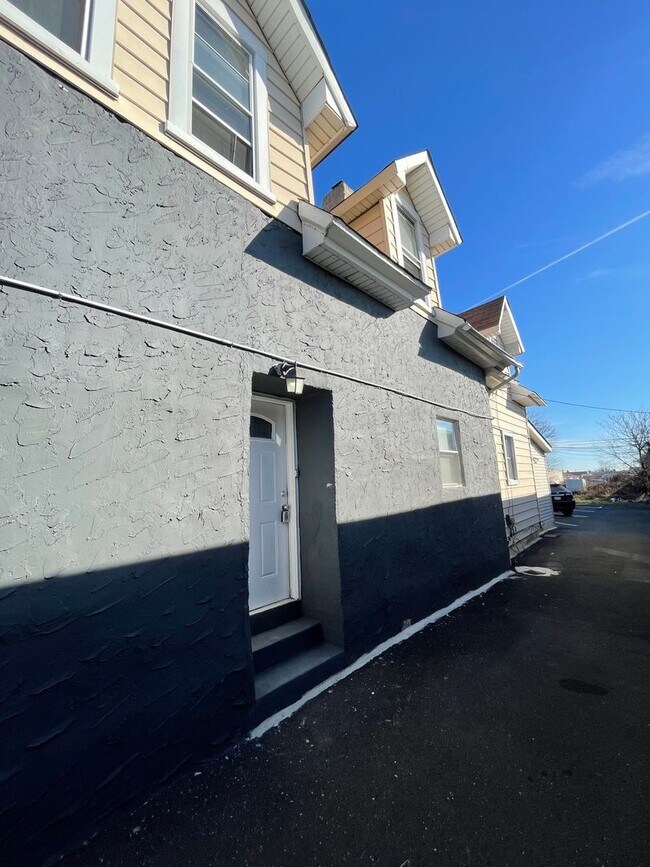 Photo - UPDATED 1 BED 1 BATH 2ND FLOOR APARTMENT Unit 9413 BUSTLETON AVE B