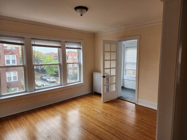 Photo - 7502 N Hoyne Ave