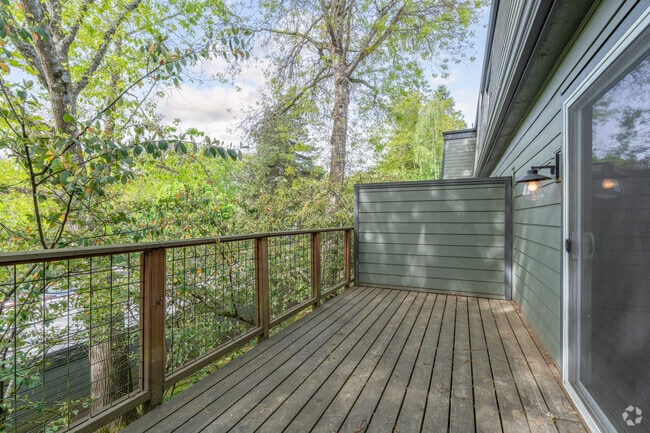 2BR, 1.5BA - 1,100SF - Balcony