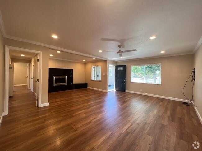 Building Photo - 3095 Calzar Dr Rental