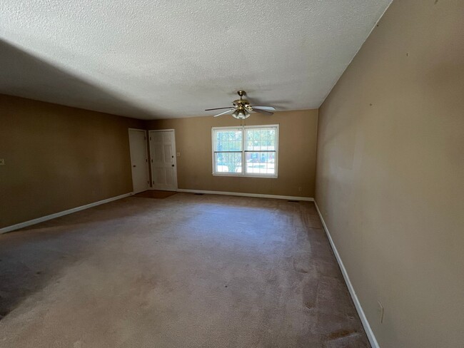 Photo - Spacious 3 Bedroom, 2 Bath Rental Home