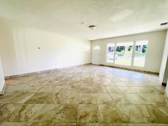 Photo - Spacious 2 Bed/2Bath House for Rent in West Bradenton