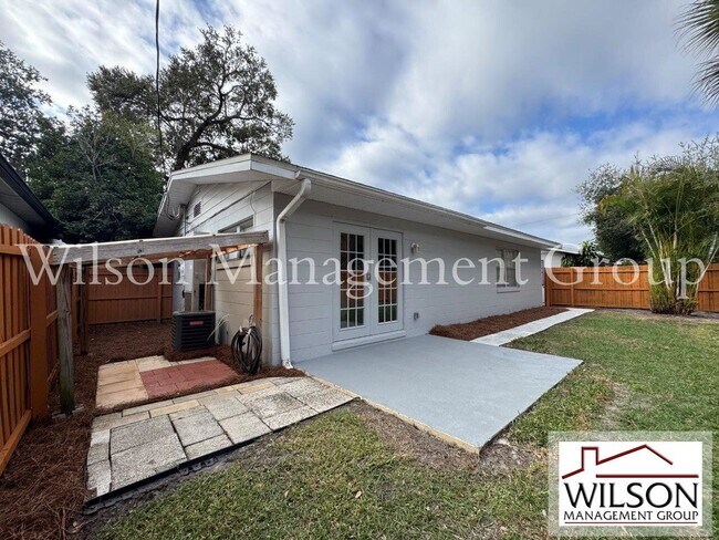 Photo - 623 Rugby St