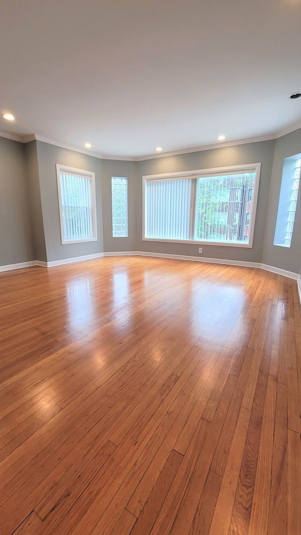 Building Photo - 7637 S Kingston Ave Unit 2