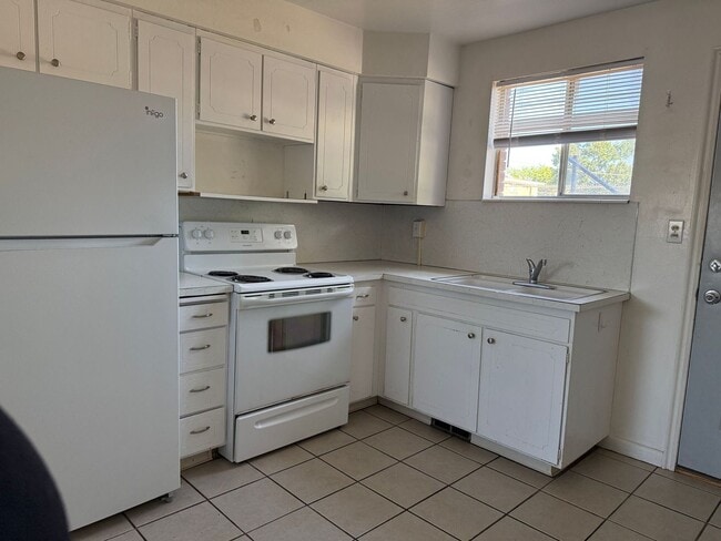 Photo - SINGLE FAMILY HOUSING -  2 bed/1 bath in Orem Unit 1585