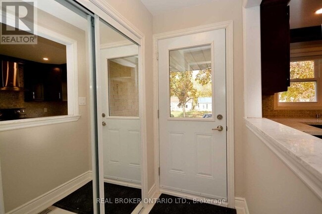 Photo - 2276 Bostock Crescent