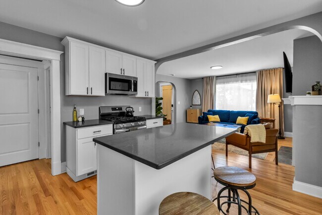 Photo - Furnished 7-Bedroom, 4-Bath Whole House in North Buffalo Unit H