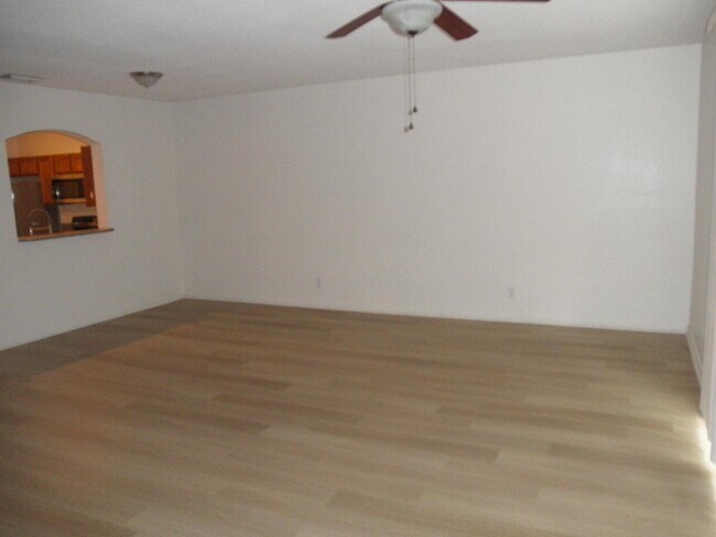 2205 Oakmont Dr