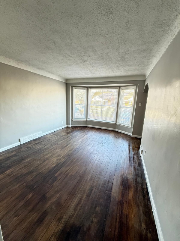 Photo - 19668 Syracuse St