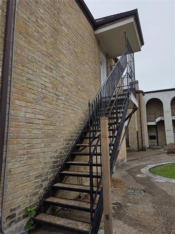 Building Photo - 6032 Westridge Ln Unit 202A