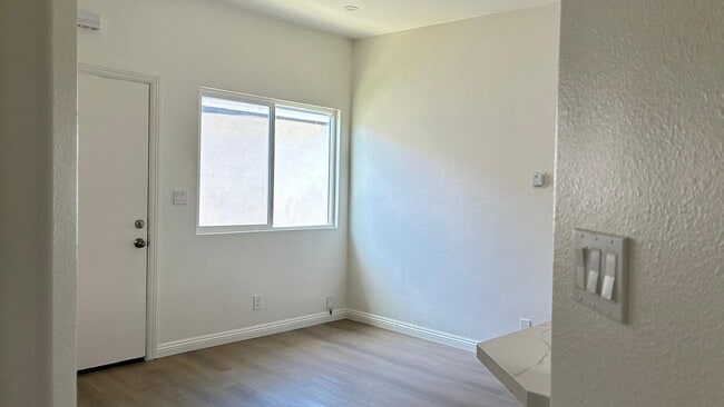 Building Photo - LA9521 Unit 9521 1/4