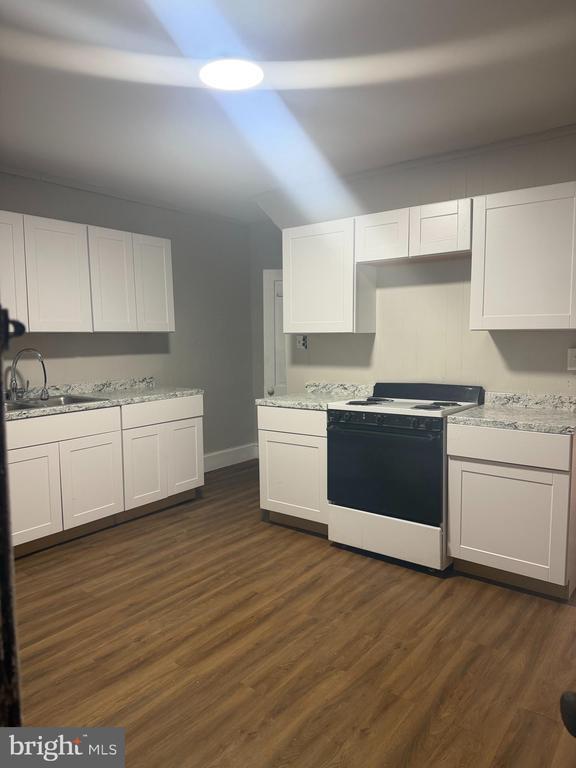 Photo - 879 Cherry St