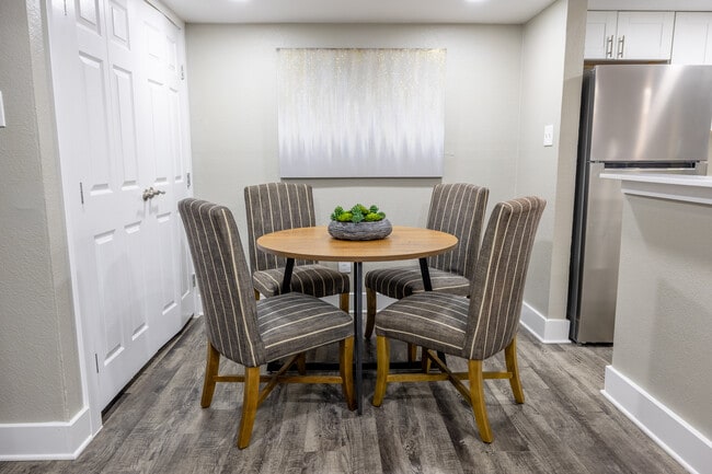 Comedor - Westvale Flats