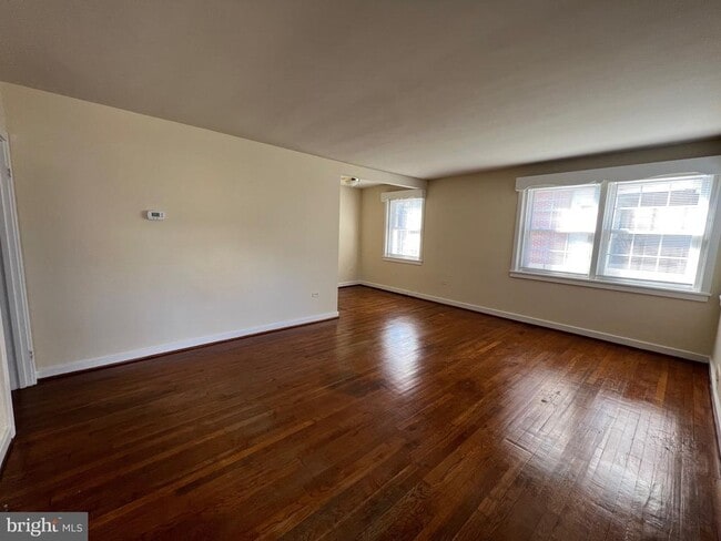 Building Photo - 212 Morton St