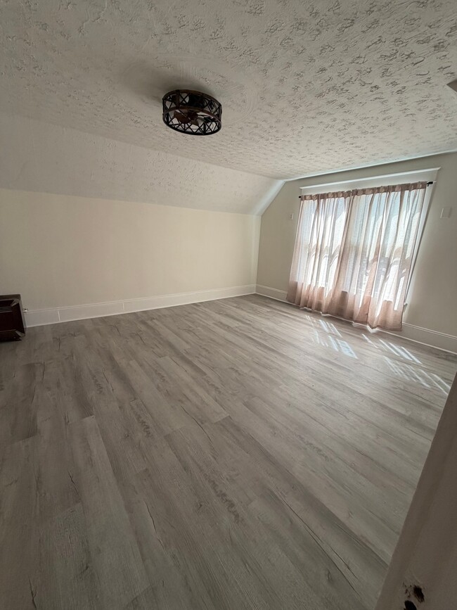 Photo - 401 E Broad St Unit 3