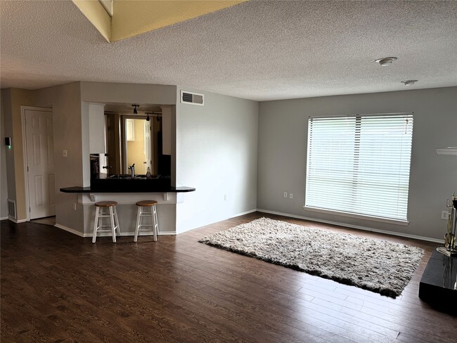 Building Photo - 62 Evanston St Unit 2/5