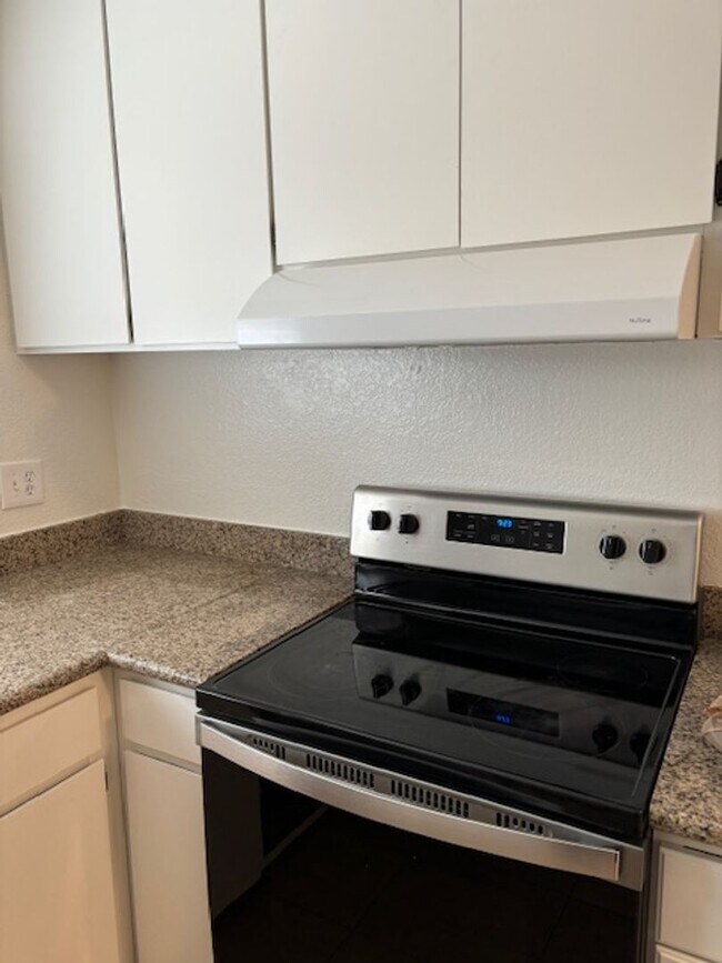 Cozy 2 Bedroom House with a 2 Car Garage House Rental in Tracy, CA