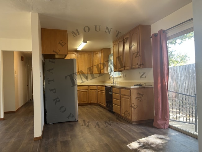679 Siskiyou Ave