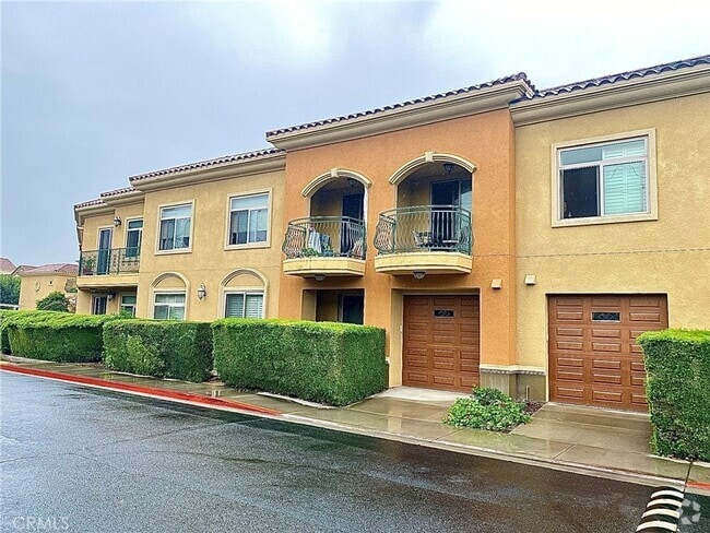 Building Photo - 13798 Roswell Ave Rental