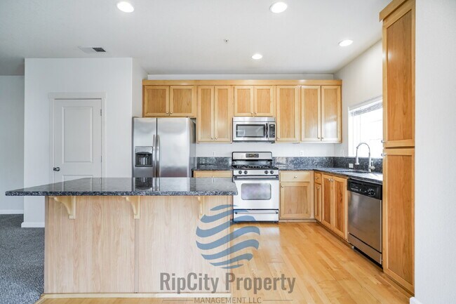 Photo - 1090 SW 170th Ave Unit 201